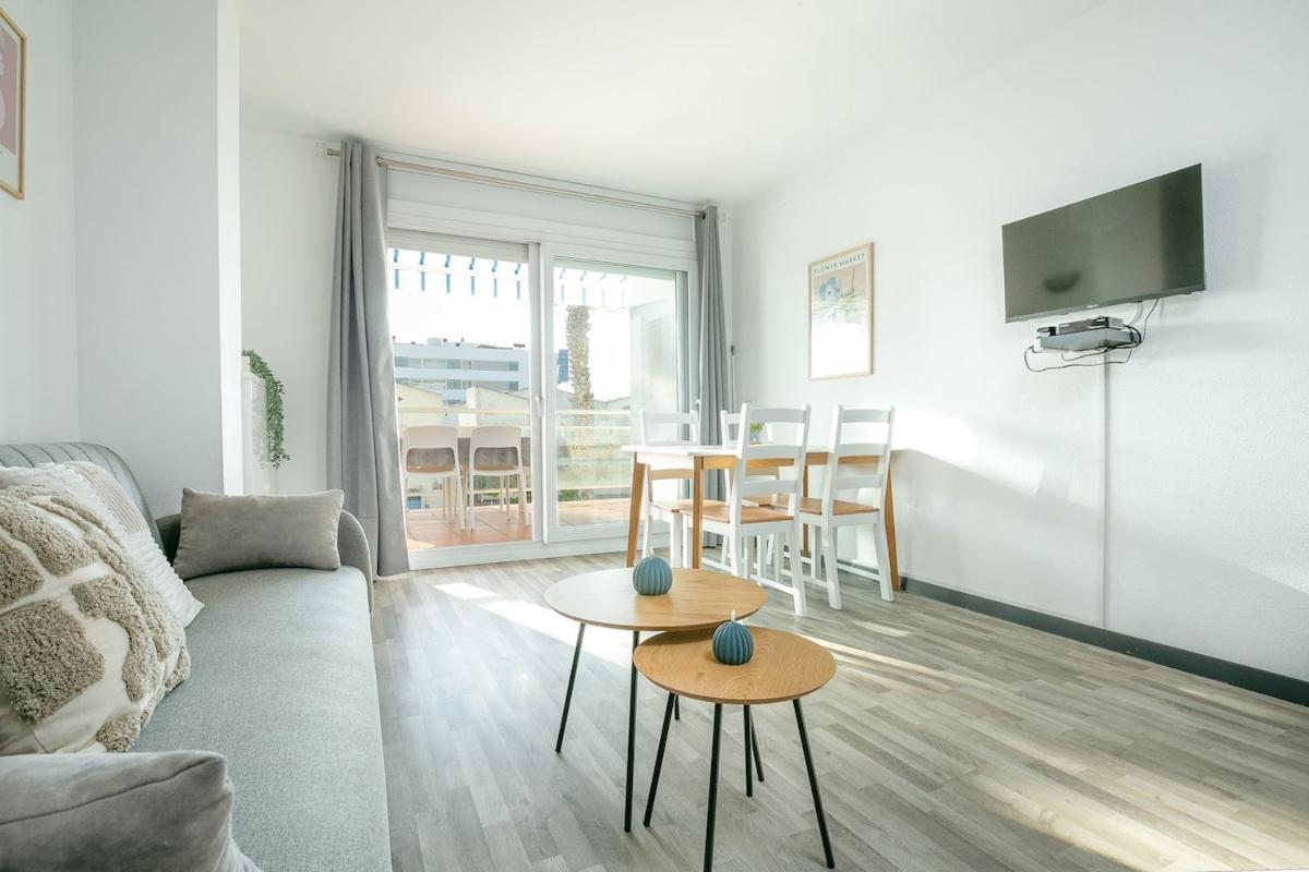 V030 - Port Canigo Apartment