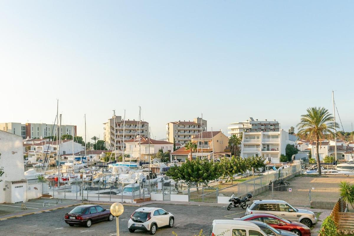 V030 - Port Canigo Apartment *