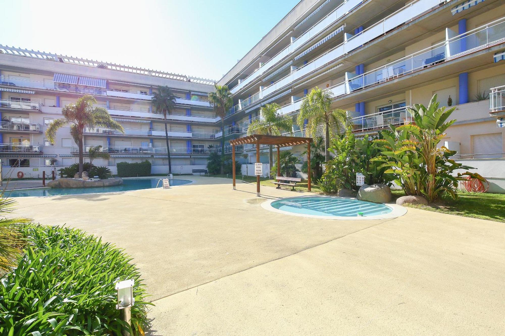 V030 - Port Canigo Apartment Roses